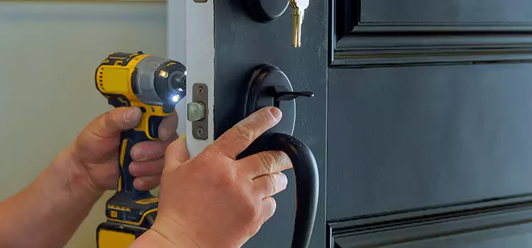 Mobile Automotive Locksmith Pooler